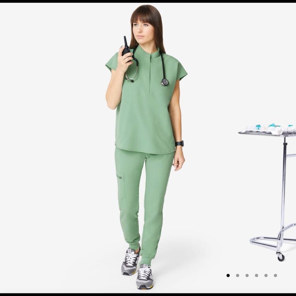 ISO Figs XS Rafaela top- surgical green or jade